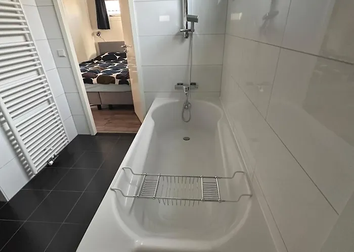 Dom wakacyjny Luxe Recreatie Woning Met Vrij Uitzicht In Kattendijke, Zeeland *